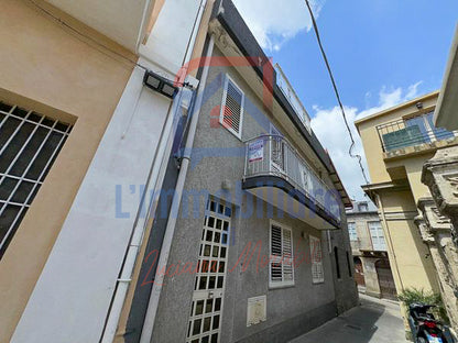 Casa indipendente in vendita in via Francesco Crispi 3, Messina Rif. 30394740